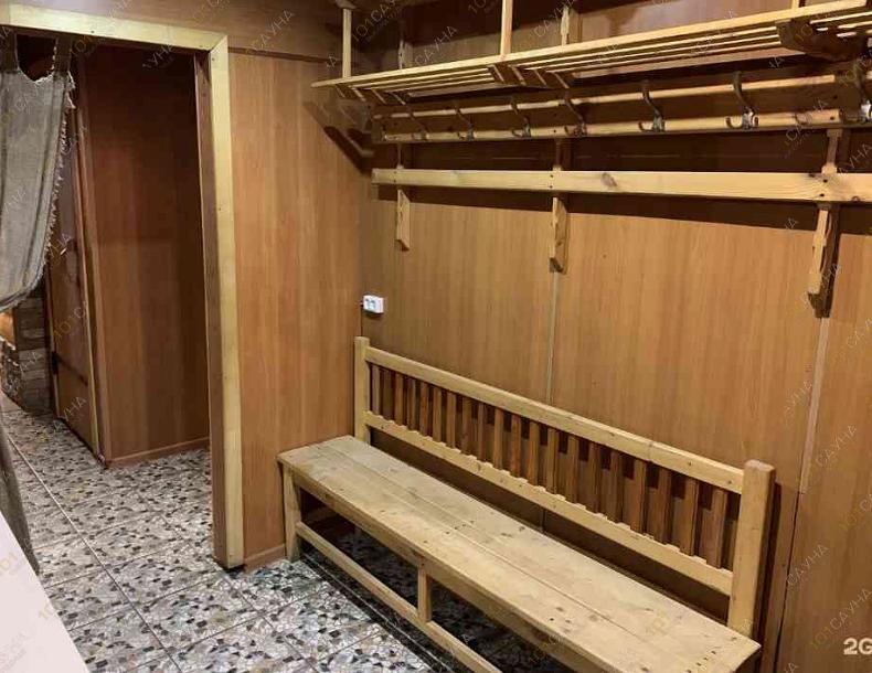 Комплекс Русские бани, в Магадане, Магадан, Кольцевая улица, 13 | Раздевалка со скамьёй | 101sauna.ru