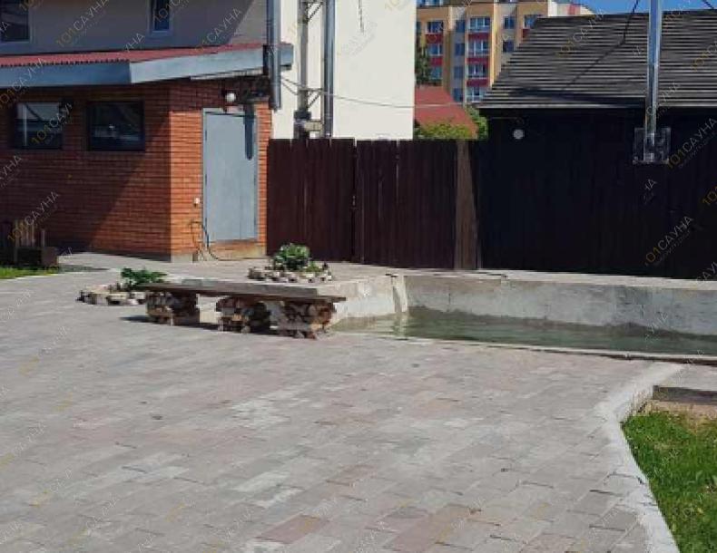 Баня Банька в Карлино, в Санкт-Петербурге, Ленинградская область, Ломоносовский район, деревня Малое Карлино, 26/1 | Территория и купель | 101sauna.ru