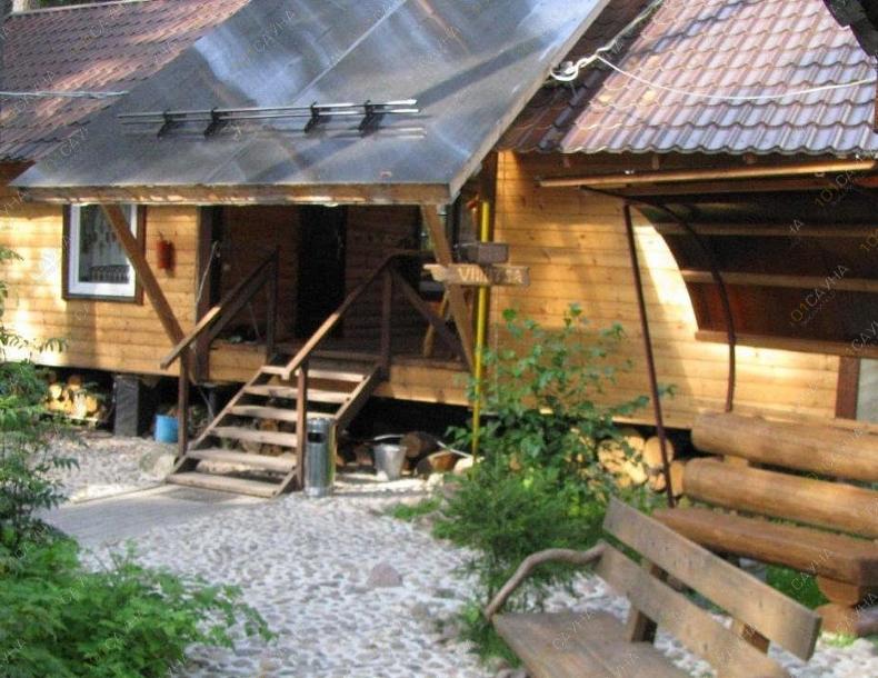 Баня в коттедже Вырицкие Тарханы, в Санкт-Петербурге, Ленинградская область, Вырица, улица Лермонтова, 2 | Крыльцо и двор | 101sauna.ru