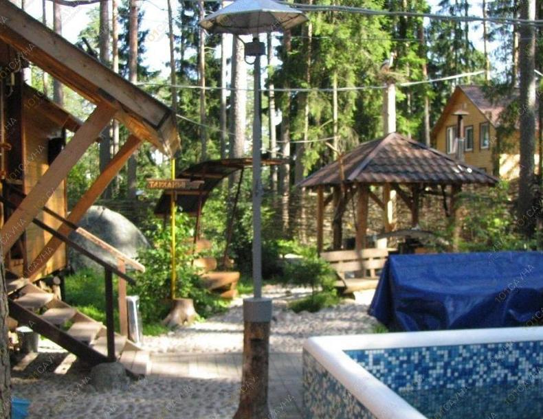 Баня в коттедже Вырицкие Тарханы, в Санкт-Петербурге, Ленинградская область, Вырица, улица Лермонтова, 2 | Двор с беседкой | 101sauna.ru