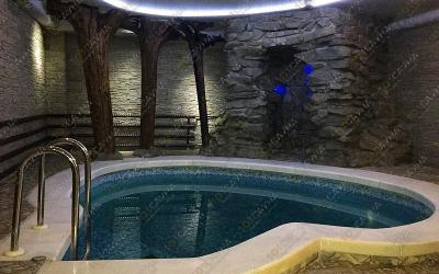 Сауна Золотое время, в Абакане, Крылова, 49 | Бассейн с аэромассажем и водопадом в сауне Золотое время, Абакан | 101sauna.ru