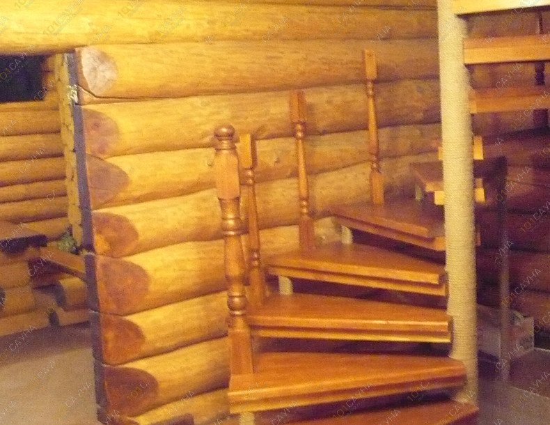 Баня Кедровая, в Перми, ул. 2-я Урожайная, 1 | лестница на 2й этаж | 101sauna.ru