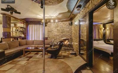 VIP Sauna-Club Эль Пирата, в Санкт-Петербурге, ул. Бассейная, 38 лит В | Люкс 1 — комната отдыха с пилоном и светомузыкой | 101sauna.ru