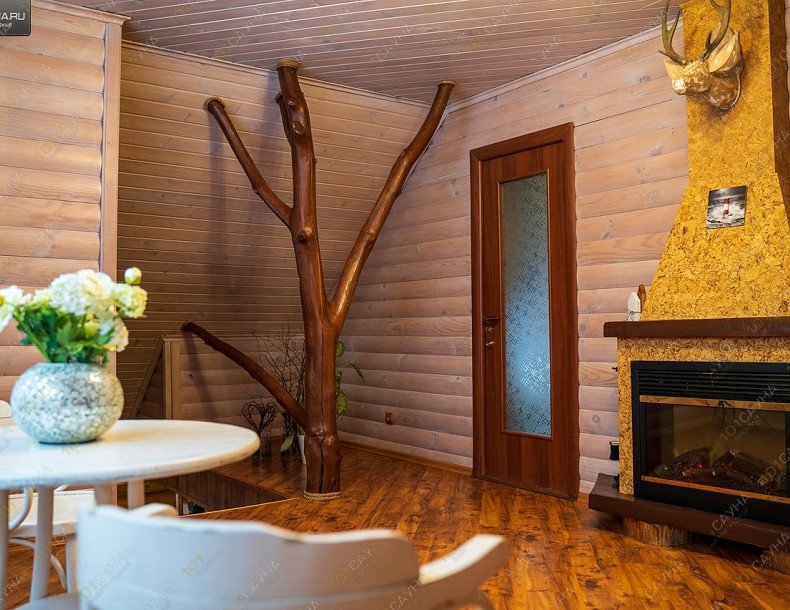 Баня в коттедже HOLIDAYPARK, в Ижевске, Воткинское Шоссе, 89 | Холл с камином  | 101sauna.ru