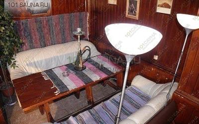 Сауна Русские парные, в Санкт-Петербурге, Энгельса проспект, 147 к1 | Комната отдыха с мягкими диванами и деревянной отделкой в бане Русские парные | 101sauna.ru