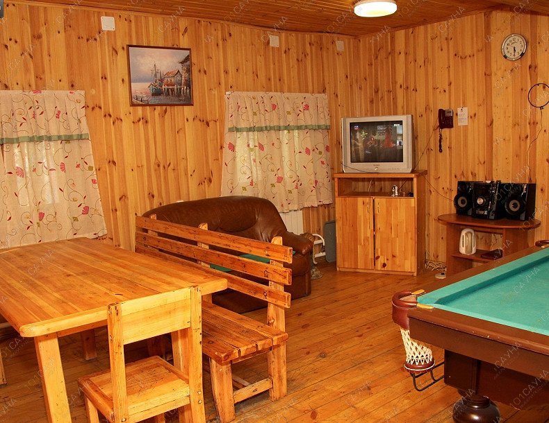 Комплекс Республиканские бани, в Екатеринбурге, Республиканская, 1А | Кожаные диваны, деревянный стол и тулья | 101sauna.ru