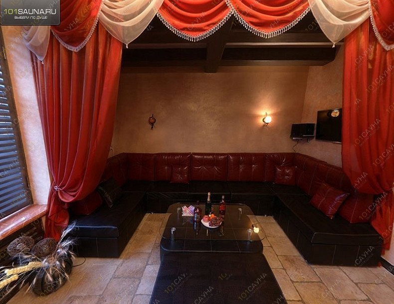 VIP сауна в отеле Карибу, в Архангельске, Ломоносова, 268 ("Оазис", 2-этаж) | диван в сауне | 101sauna.ru