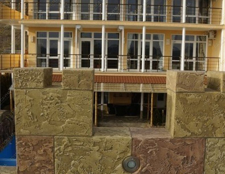 Рок-Арт-Отель Hotel California, в Севастополе, Россия, Севастополь, Нахимовский район, поселок Любимовка | Территория отеля. Фото: 4 | 101sauna.ru