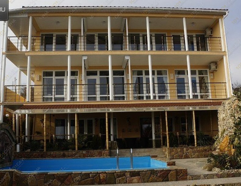 Рок-Арт-Отель Hotel California, в Севастополе, Россия, Севастополь, Нахимовский район, поселок Любимовка | Территория отеля. Фото: 14 | 101sauna.ru