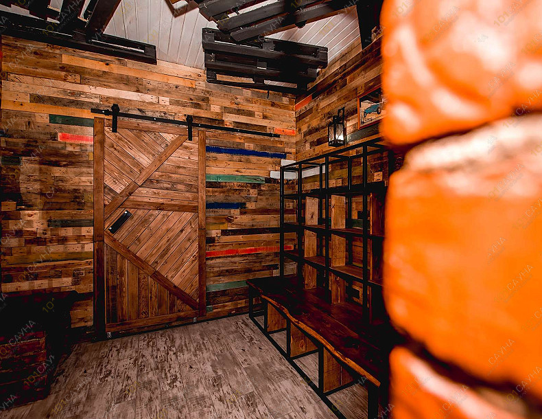 Баня ЛофтХаус, в Екатеринбурге, Сосновая, 12 | Парадная ЛофтХаус | 101sauna.ru