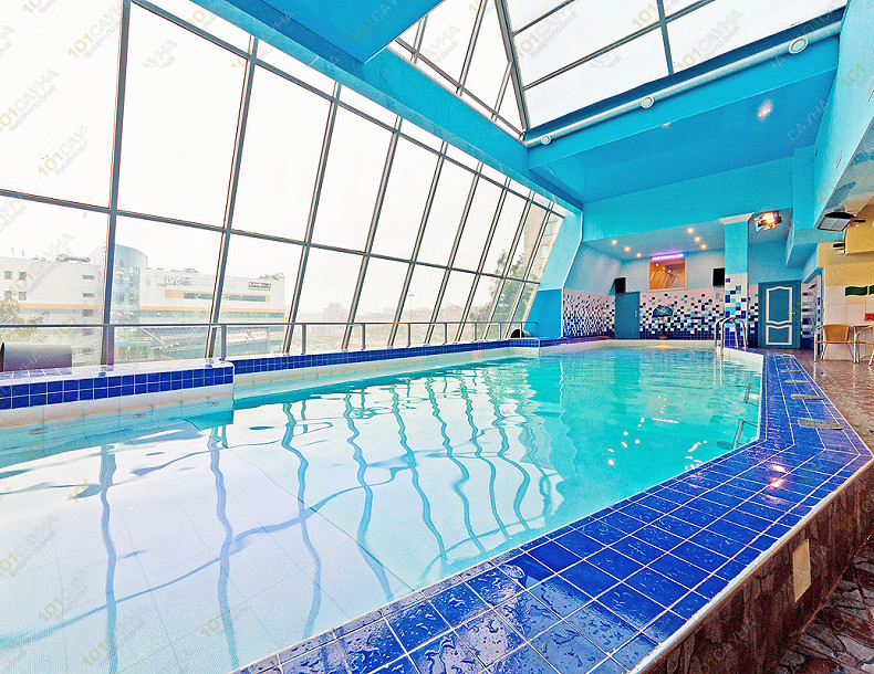 SPA-центр Комендантские бани, в Санкт-Петербурге, Байконурская, 13 к2 | Большой плавательный бассейн в Комендантских банях | 101sauna.ru