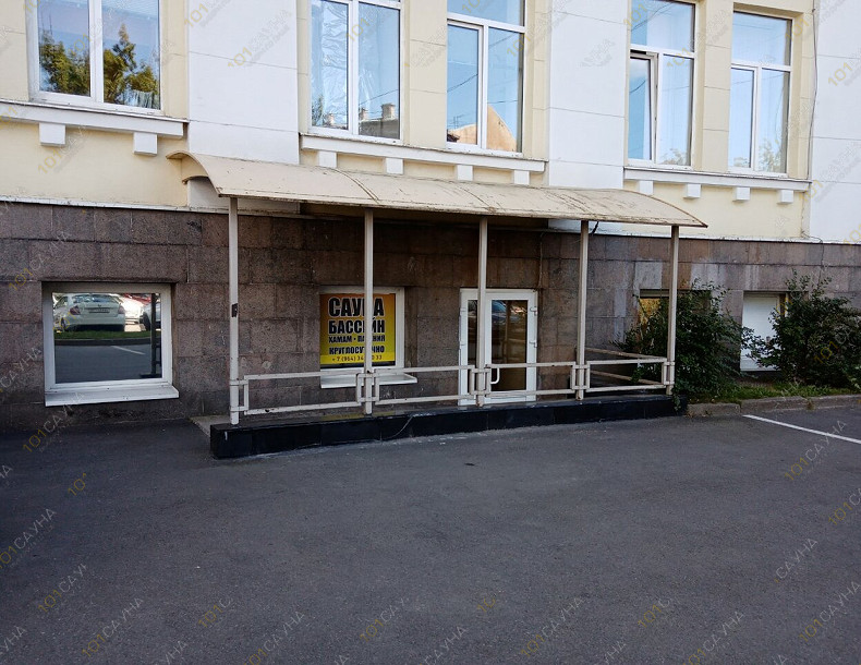 Оздоровительный центр Банька на Сердобольской, в Санкт-Петербурге, ул. Сердобольская, 64/1 | Зона отдыха с кожаными диванами и барной стойкой | 101sauna.ru