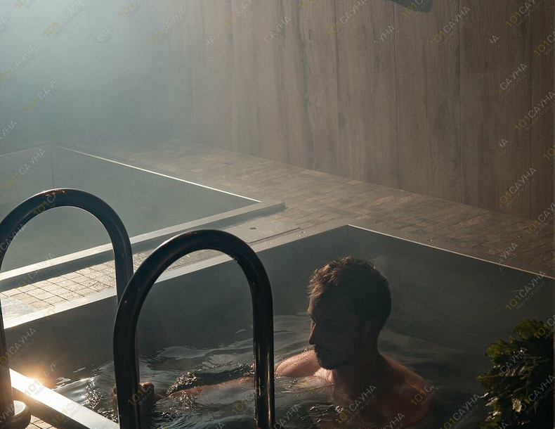 Банный SPA комплекс Брумс, в Санкт-Петербурге, Лермонтовский пр., 43/1 | Купель с логотипом Брумс в банном комплексе | 101sauna.ru