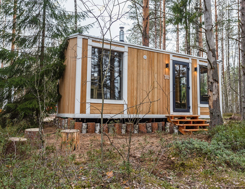 Баня в коттедже Элиза Хоум, в Санкт-Петербурге, 1-й Клеверный переулок, 10 | Экстерьер банного домика в лесу | 101sauna.ru