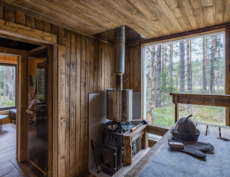 Баня в коттедже Элиза Хоум, в Санкт-Петербурге, 1-й Клеверный переулок, 10 | Парная с дровяной печью и окном в лес | 101sauna.ru