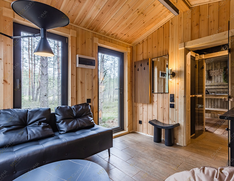 Баня в коттедже Элиза Хоум, в Санкт-Петербурге, 1-й Клеверный переулок, 10 | Зона отдыха с входом в парную | 101sauna.ru