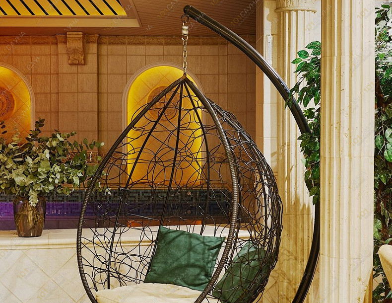 Банный SPA комплекс Велнес Центр Эмеральд, в Санкт-Петербурге, Суворовский проспект, 18 лит. А | Зона отдыха с подвесным креслом в Велнес Центре Эмеральд | 101sauna.ru