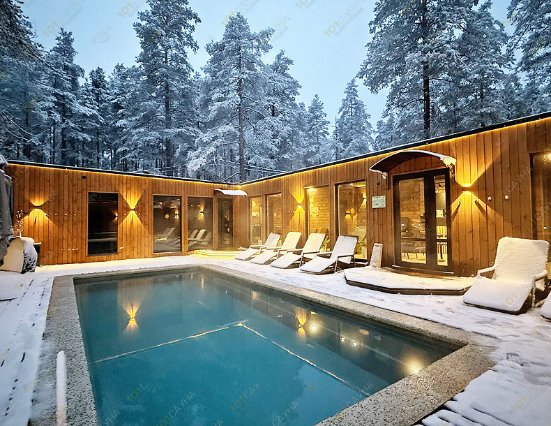 Банный SPA комплекс Форест Лейк Банный СПА-комплекс, в Санкт-Петербурге, ш. Скандинавия, 77 км | Открытый бассейн банного СПА-комплекса Форест Лейк зимой | 101sauna.ru