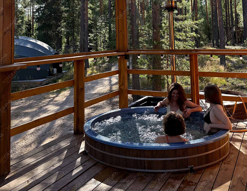 Банный SPA комплекс Форест Лейк Банный СПА-комплекс, в Санкт-Петербурге, ш. Скандинавия, 77 км | Купель на открытой террасе среди соснового леса | 101sauna.ru