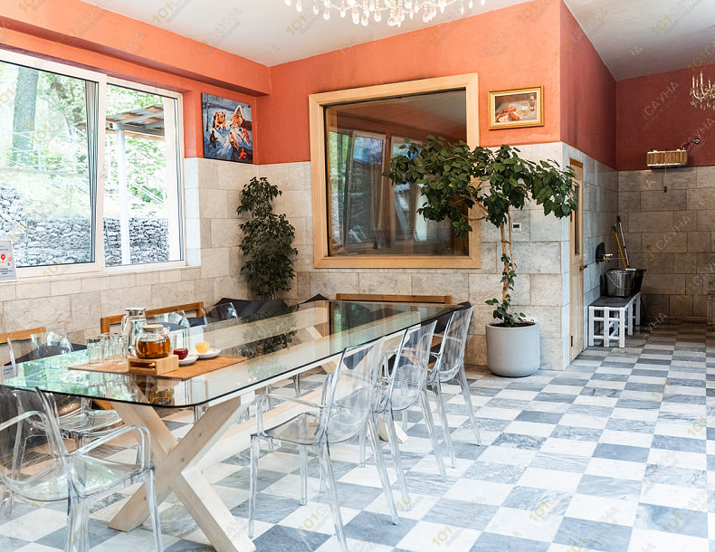 Банный комплекс Парная баня Гуцайт Груп, в Санкт-Петербурге, г. Павловск, ул. Надгорная, 16В | Зона отдыха с диваном и столом в бане Гуцайт Груп | 101sauna.ru