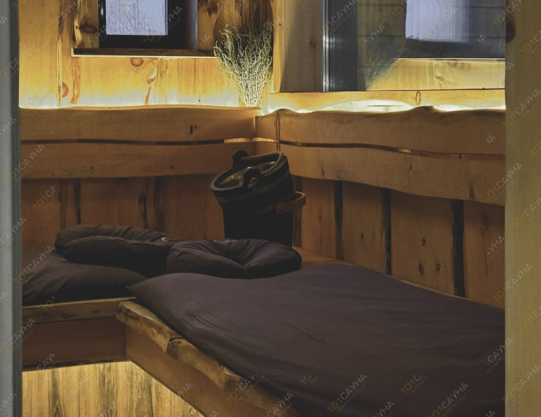 Банный комплекс Хейлофт, в Санкт-Петербурге, Ленинградская обл., д. Соржа-Рыжики, ул. Дачная, 10 | Парная, вид через дверь банного дома | 101sauna.ru