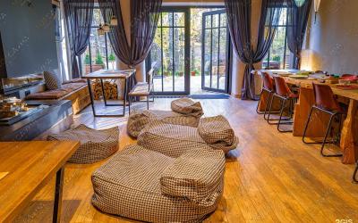 Банный комплекс Хани баня, в Санкт-Петербурге, Приморское шоссе, 4 к2 лит С | Зона отдыха с панорамными окнами в банном комплексе Хани баня | 101sauna.ru