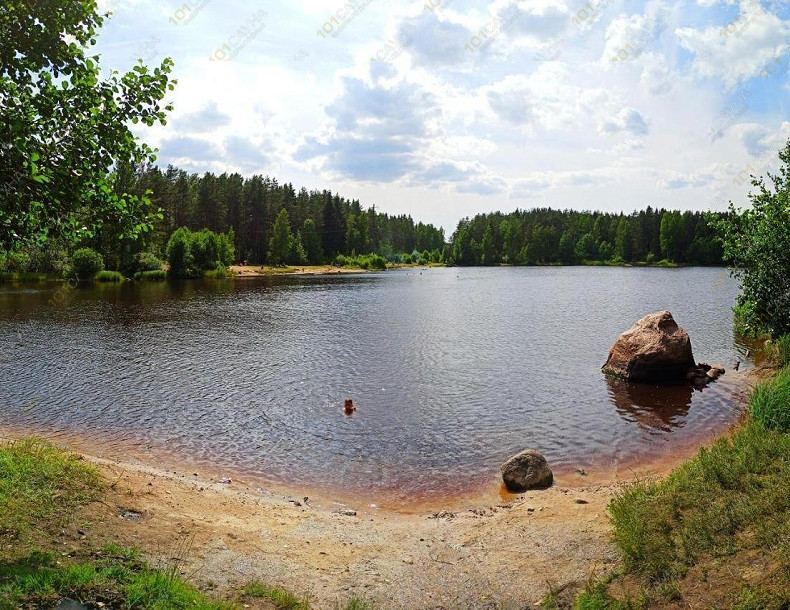 Банный комплекс Хаус ин Дибун, в Санкт-Петербурге, ул. Пограничная, 97 | Территория и озеро у банного комплекса Хаус ин Дибун | 101sauna.ru