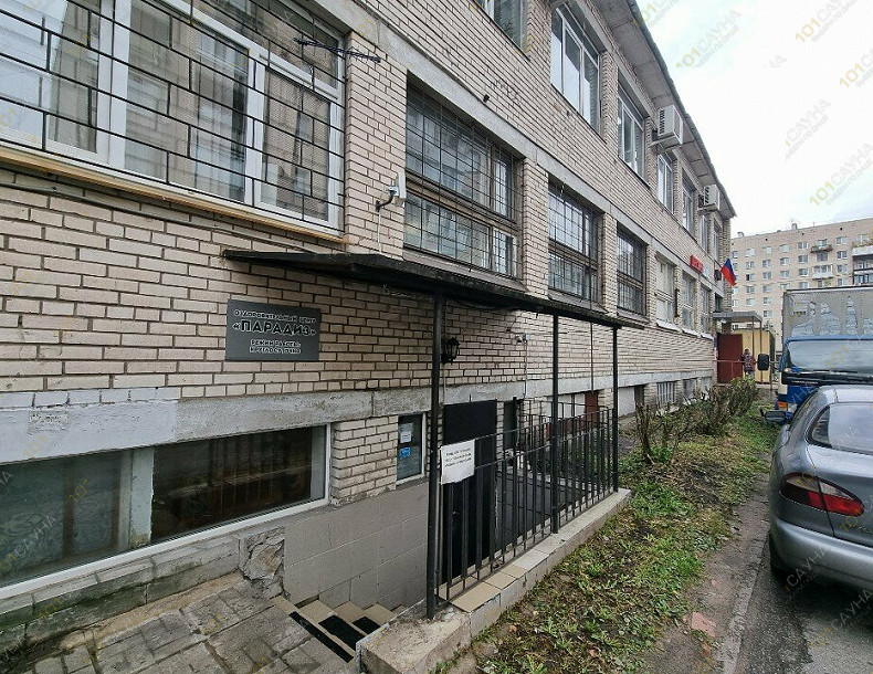 Банный SPA комплекс Paradise, в Санкт-Петербурге, просп. Ветеранов, 166 | Зона отдыха — мягкие диваны и стол в номере | 101sauna.ru